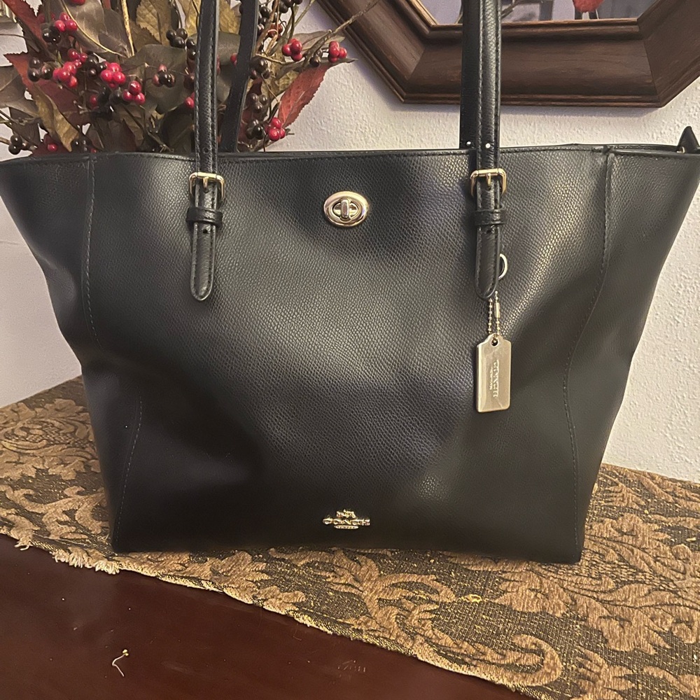 Coach  37142  extra large , Black Crossgrain  Leather  turn lock Tote